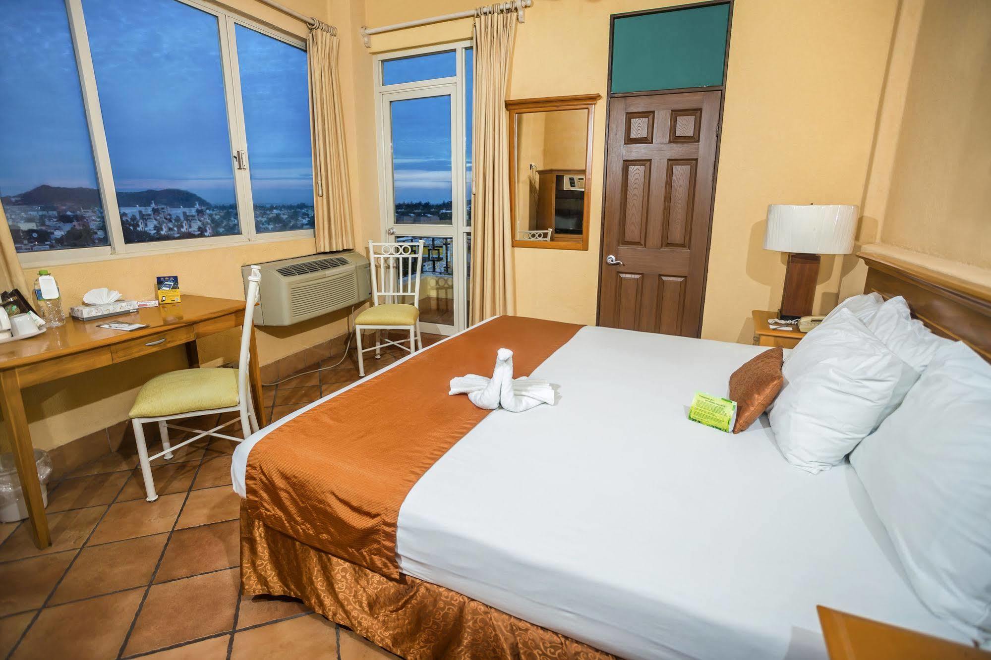 Best Western Posada Freeman Mazatlan Bagian luar foto