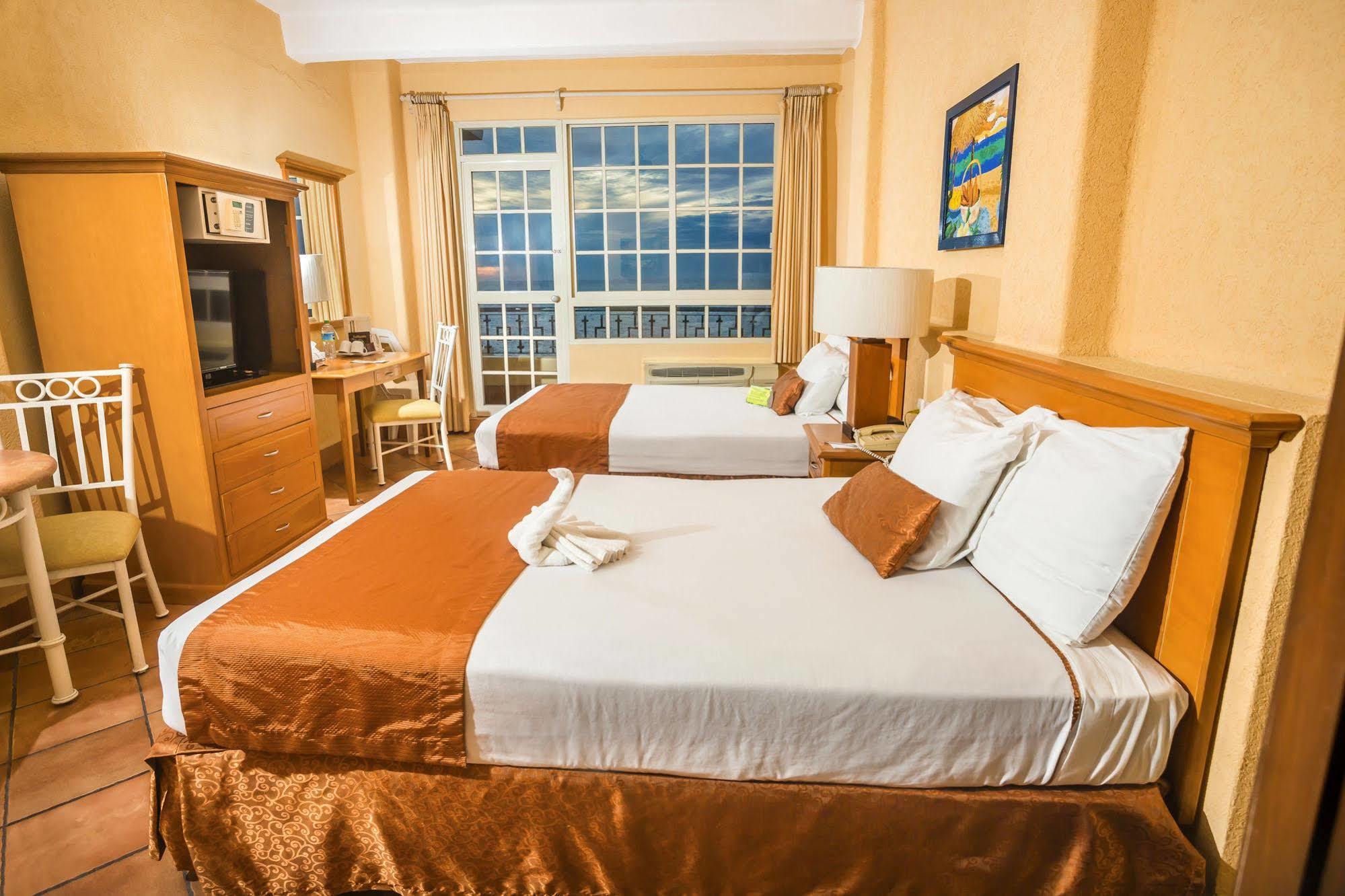 Best Western Posada Freeman Mazatlan Bagian luar foto